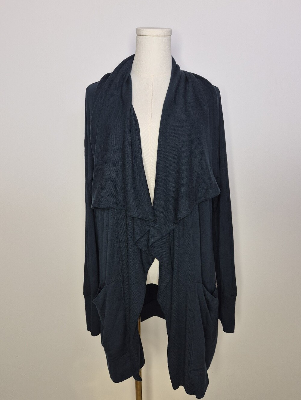 ATHLETA Studio Wrap Cardigan Navy Blue Magnetic Closure Pockets Size L